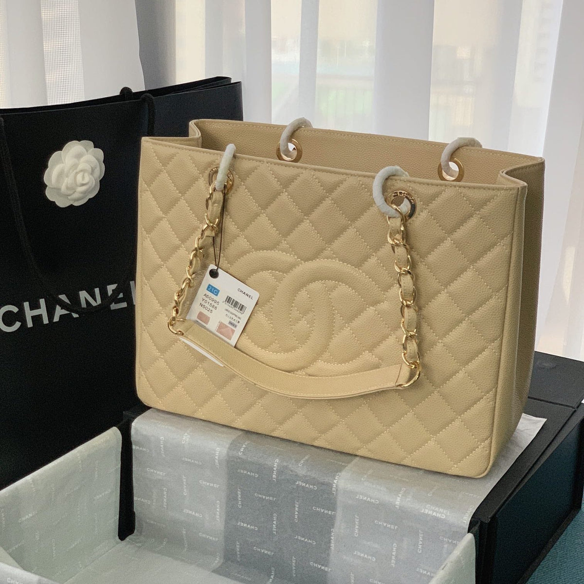 CHANEL 25S MEDALLION TOTE 33 CM IN BEIGE CAVIAR WITH GOLD HARDWARE