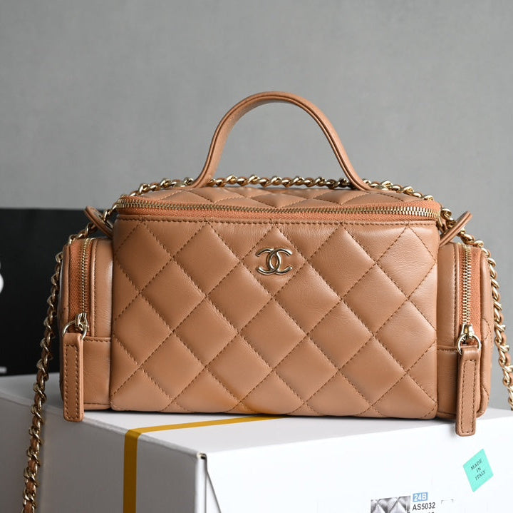 CHANEL 25S VANITY CASE 23 CM IN LIGHT BROWN LAMBSKIN