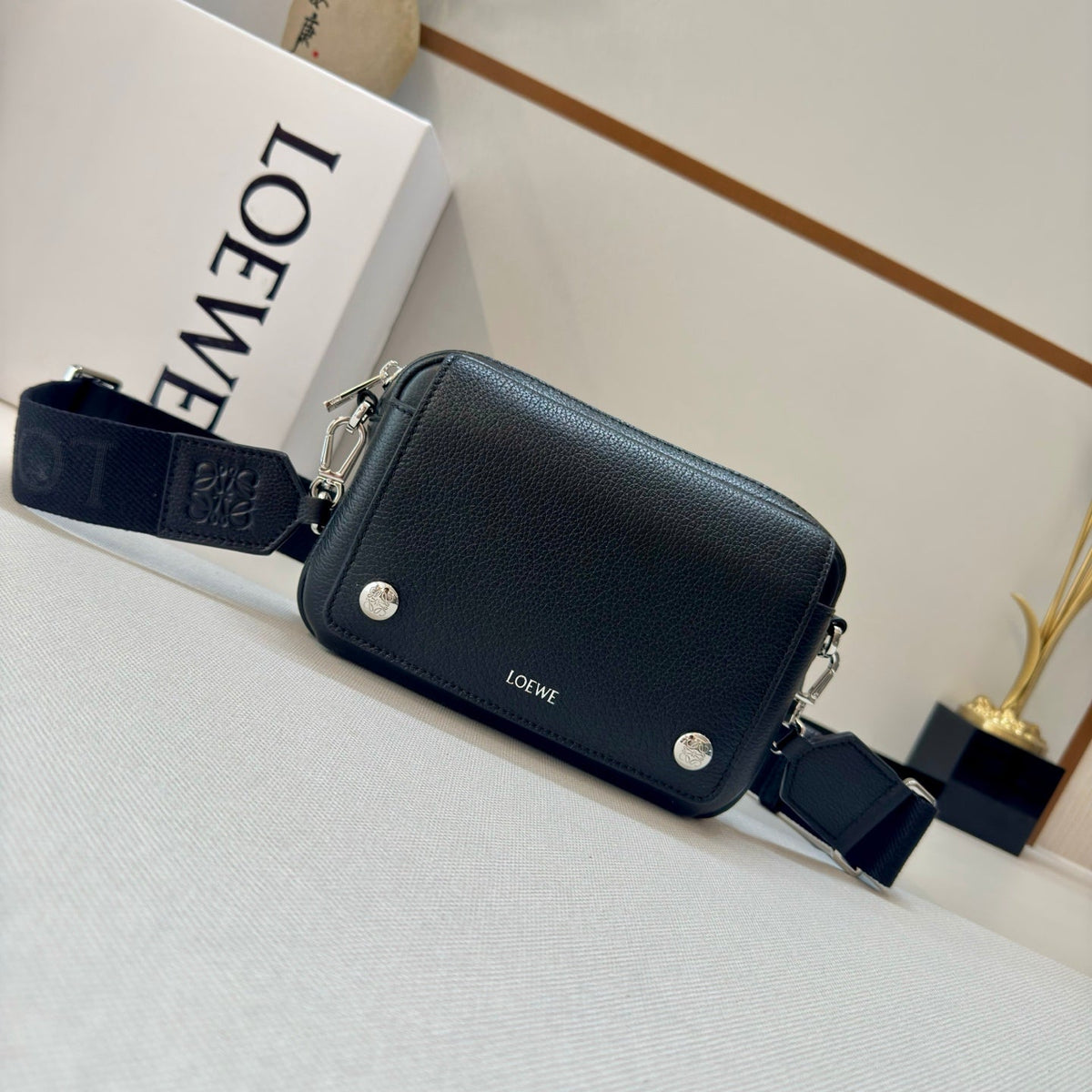 LOEWE 25S PEBBLE BAG 20 IN BLACK CALFSKIN SILVER HARDWARE
