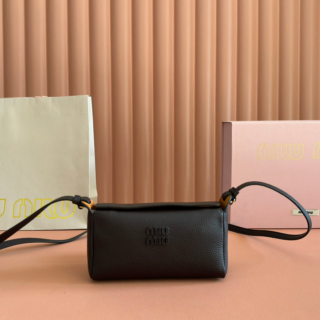 MIUMIU 26S POUCH BAG 18 IN BLACK CALFSKIN GOLD HARDWARE