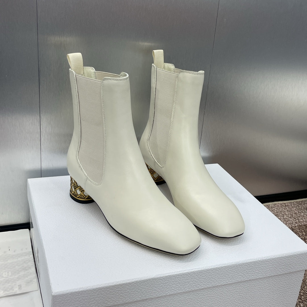 DIOR 25S ANKLE BOOT IN WHITE CALFSKIN