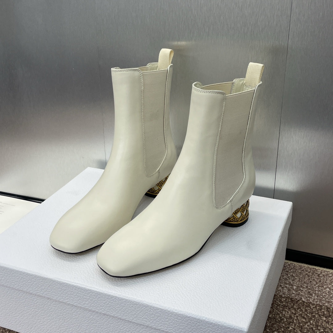 DIOR 25S ANKLE BOOT IN WHITE CALFSKIN